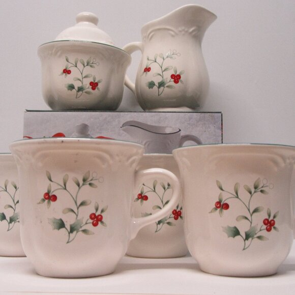NEW! Pfaltzgraff Winterberry Coffee/Tea/Hot Cocoa - Full Service for Four - Picture 2 of 10